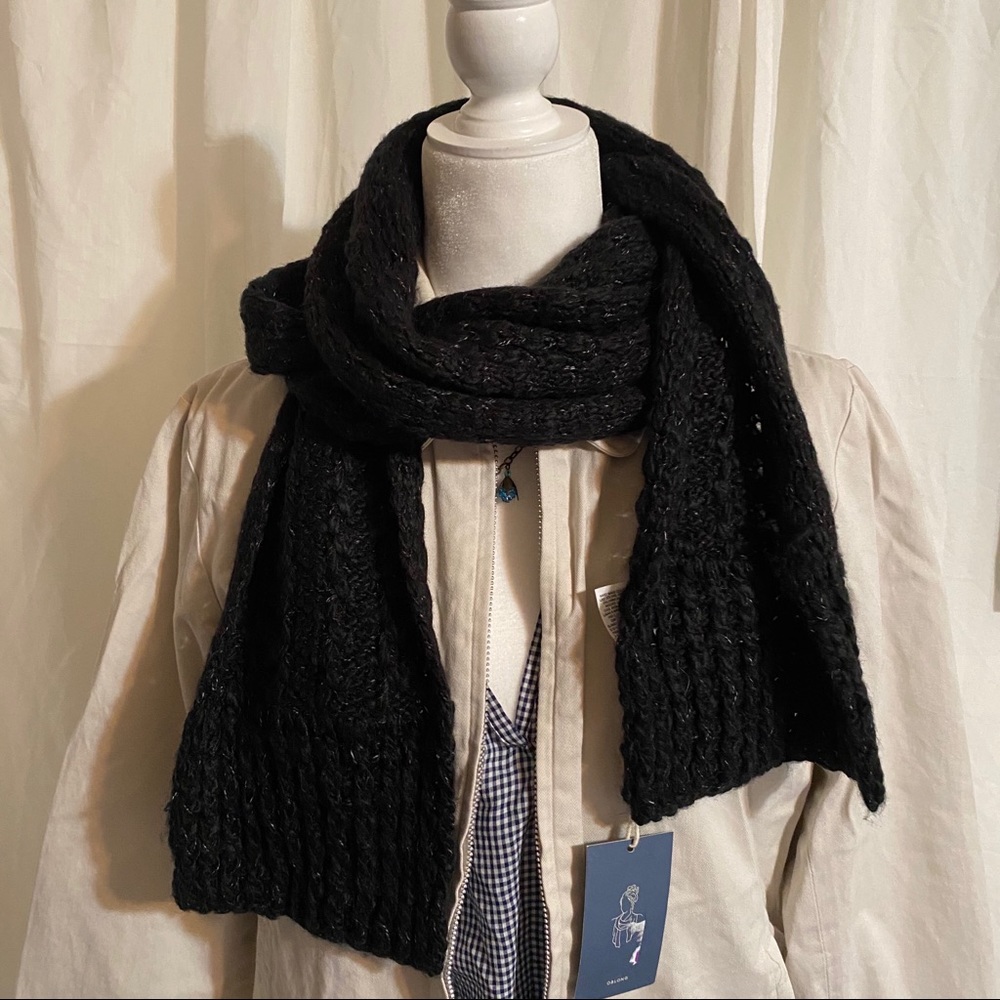 NWT black knit scarf